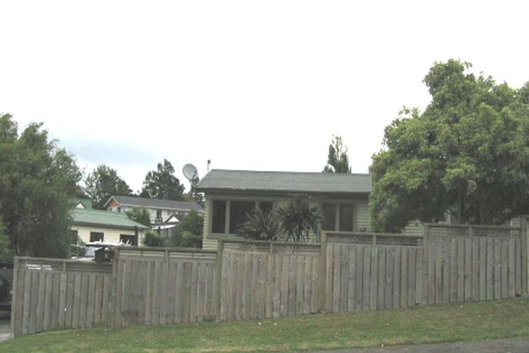 Photo of property in 4 Glen Road, Ranui, Auckland, 0612