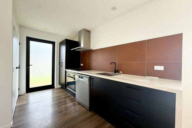 Photo of property in 6 Banks Street, Marfell, New Plymouth, 4310