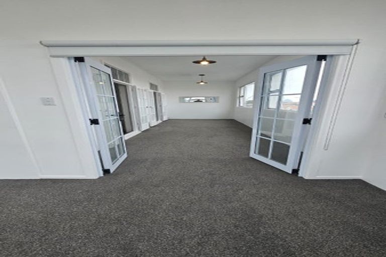 Photo of property in Devonport Apartments, 38/127 Saint Aubyn Street, New Plymouth, 4310
