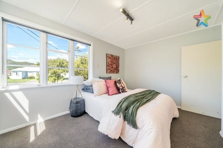 Photo of property in 4 Deans Grove, Taita, Lower Hutt, 5011