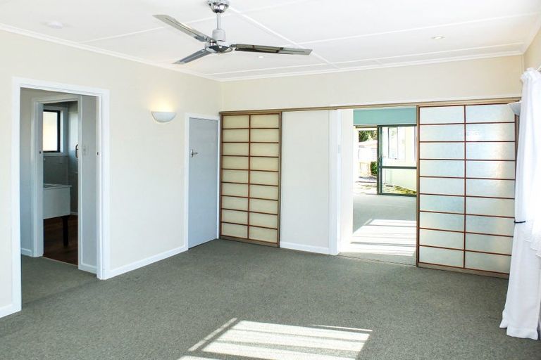 Photo of property in 10 Hennessy Street West, Foxton Beach, Foxton, 4815