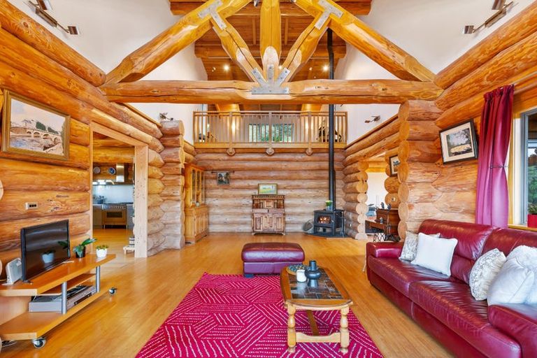 Photo of property in 847 West Coast Road, Oratia, Auckland, 0604