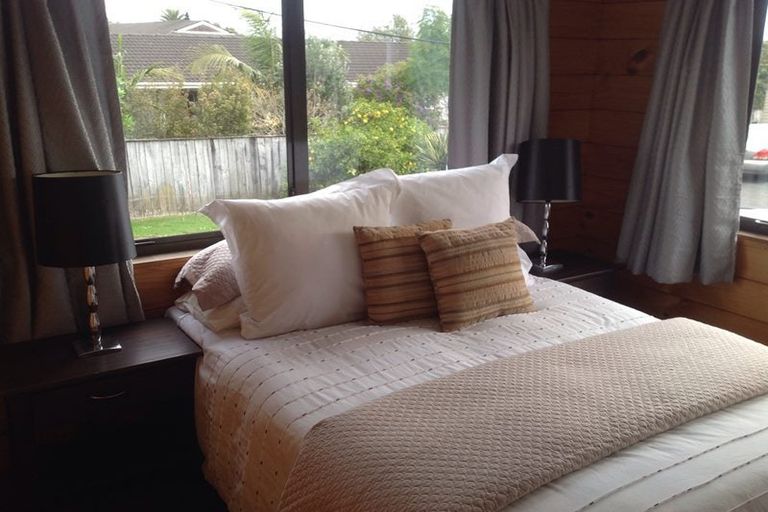 Photo of property in 1/202 Te Atatu Road, Te Atatu South, Auckland, 0610