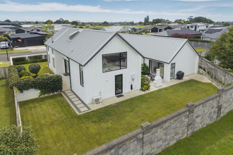 Photo of property in 16 Saint Thomas Avenue, Pyes Pa, Tauranga, 3112