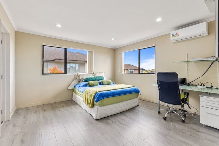 Photo of property in 12 Hilton Close, Fairview Heights, Auckland, 0632