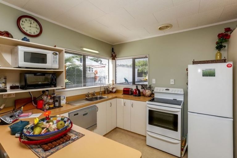 Photo of property in 2/128 Vivian Street, New Plymouth, 4310