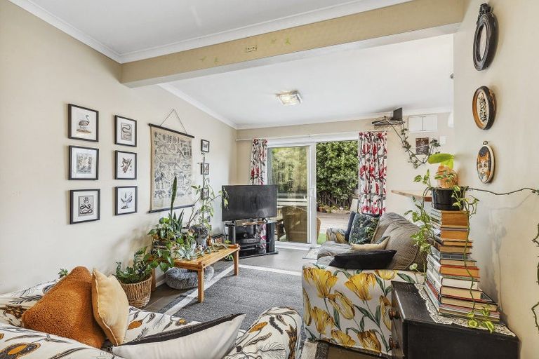 Photo of property in 101 Apu Crescent, Lyall Bay, Wellington, 6022