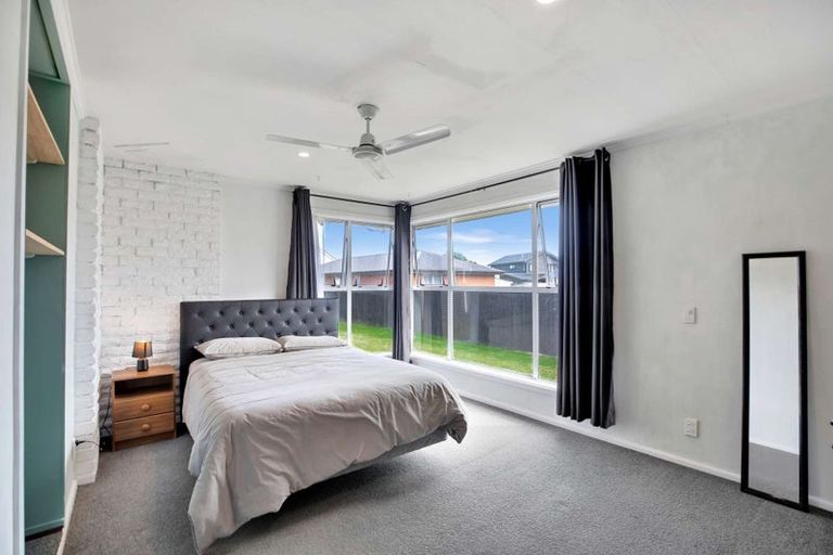 Photo of property in 25 Lambeth Crescent, Northcote, Christchurch, 8052