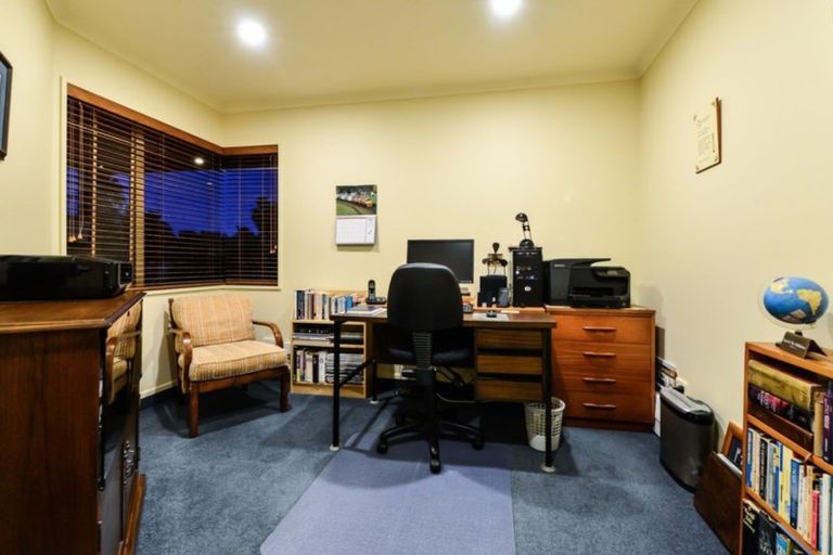 Photo of property in 15 Chatswood Place, Rototuna, Hamilton, 3210