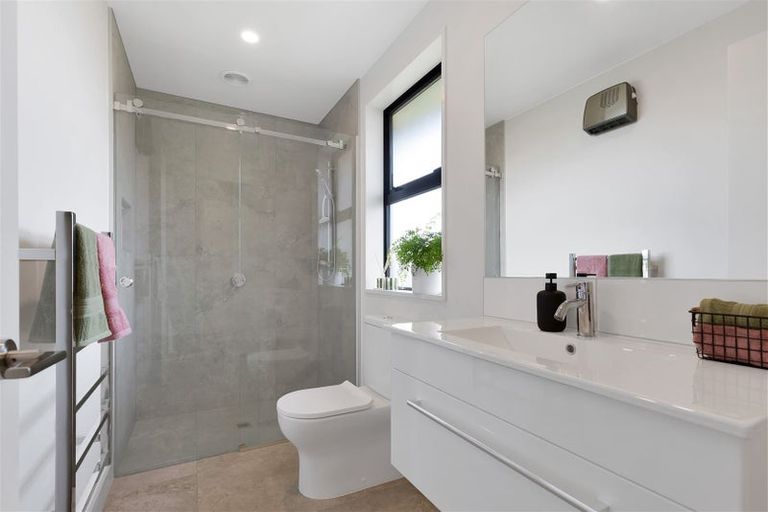 Photo of property in 9 Deans Place, Amberley, 7410