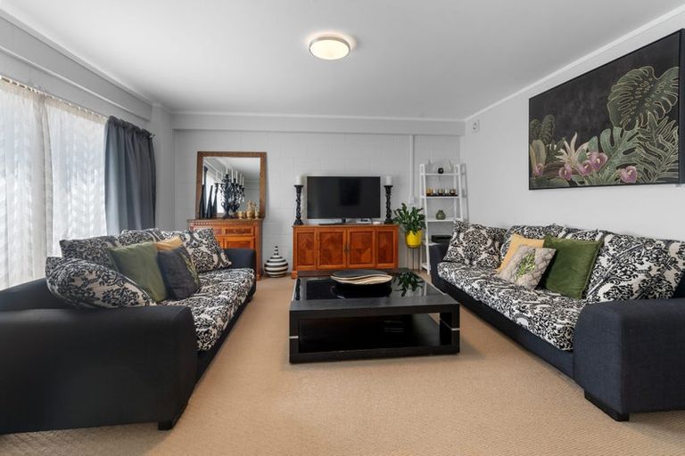 Photo of property in 2/57 Nigel Road, Browns Bay, Auckland, 0630