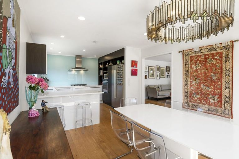 Photo of property in 2/13 Montgomery Avenue, Rothesay Bay, Auckland, 0630