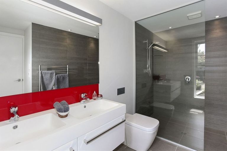 Photo of property in 35 Grahams Road, Ilam, Christchurch, 8041