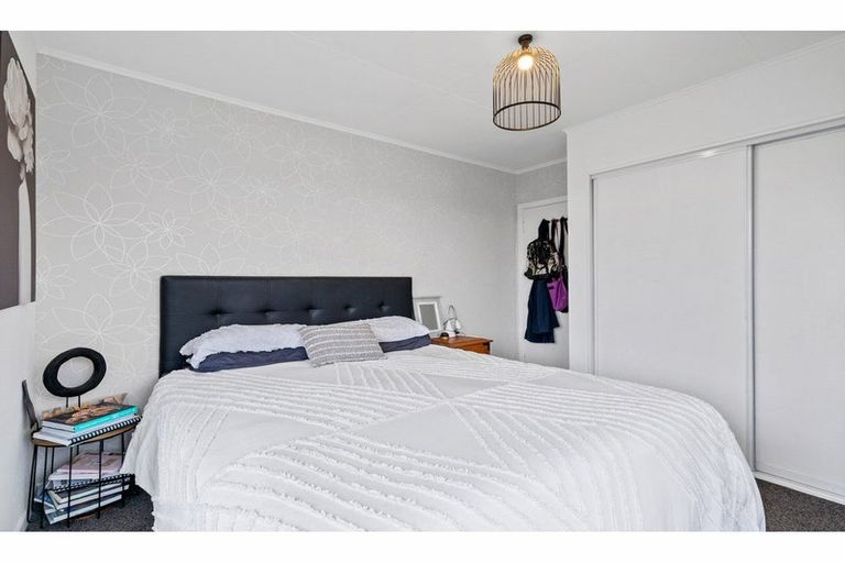 Photo of property in 110 Dunlop Street, Wallacetown, 9816