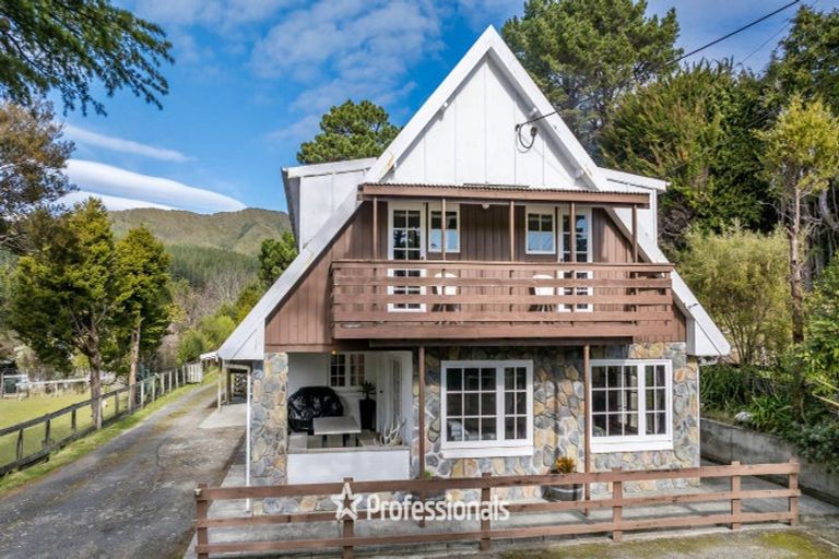 Photo of property in 54a Kaitoke Loop, Kaitoke, Upper Hutt, 5018