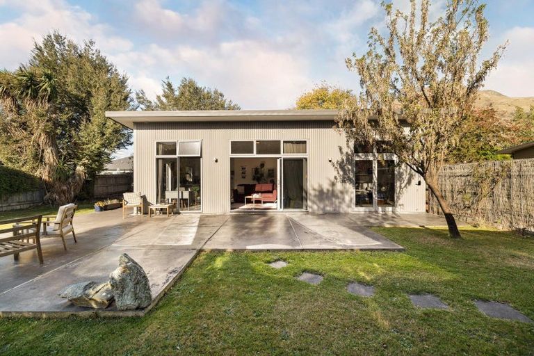 Photo of property in 32 Sylvan Street, Lake Hayes, Queenstown, 9304