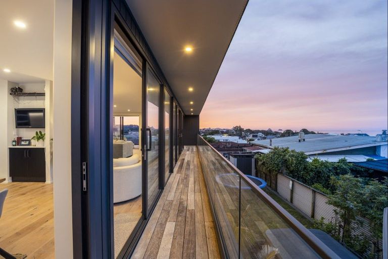 Photo of property in 8 Kowhai Street, Strandon, New Plymouth, 4312