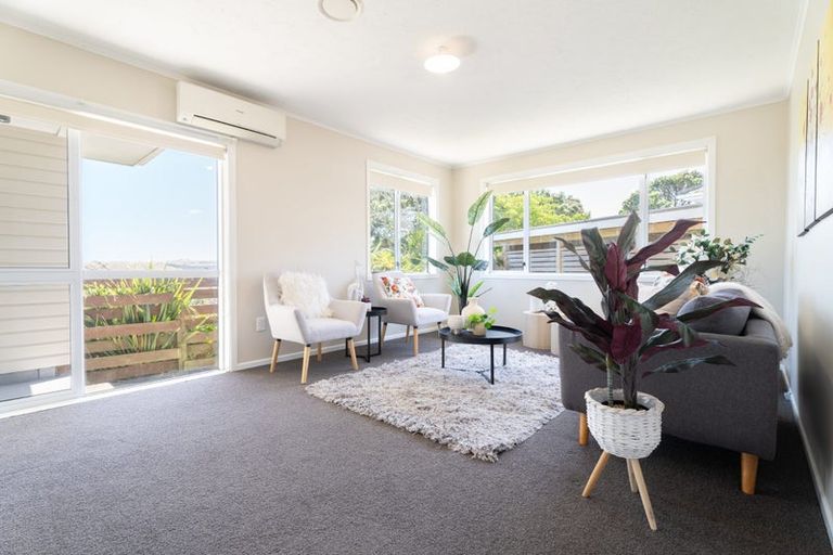 Photo of property in 5 Kenmore Street, Newlands, Wellington, 6037