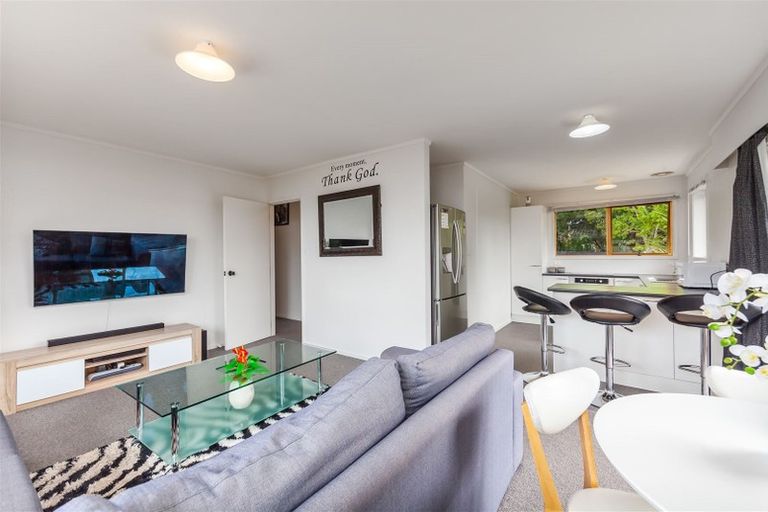 Photo of property in 2/201 Henderson Valley Road, Henderson, Auckland, 0612