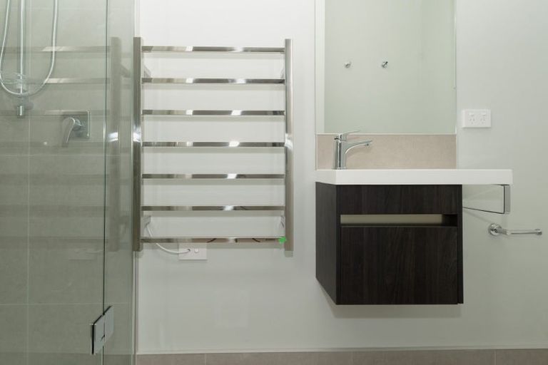 Photo of property in 2b Nerita Place, Long Bay, Auckland, 0630