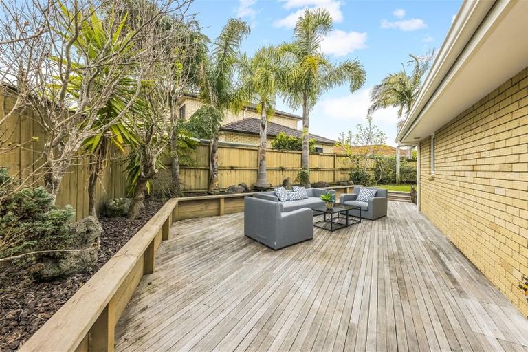 Photo of property in 16 Karson Place, Flat Bush, Auckland, 2016