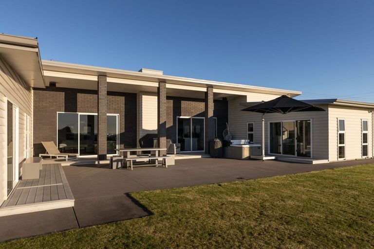 Photo of property in 576a Mangorei Road, Mangorei, New Plymouth, 4371