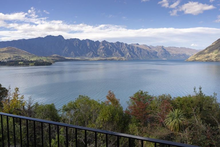 Photo of property in 6 Matau Place, Fernhill, Queenstown, 9300