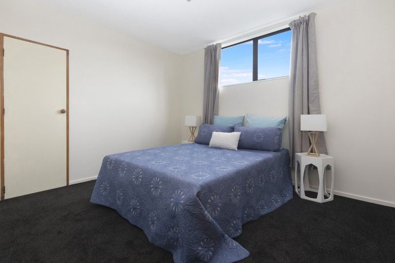 Photo of property in 2/49 Searells Road, Strowan, Christchurch, 8052