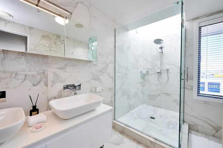 Photo of property in Anchorage Apartments, 401/36 Victoria Road, Mount Maunganui, 3116