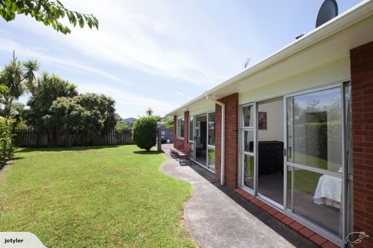 Photo of property in 14 Leatham Avenue, Strandon, New Plymouth, 4312