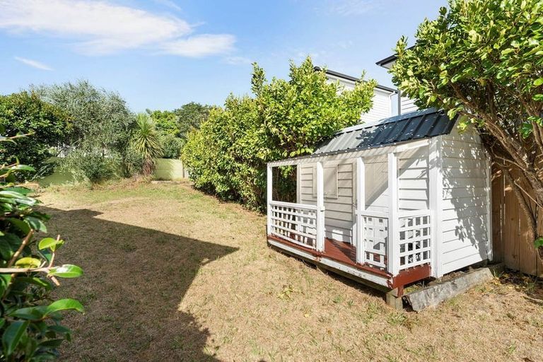 Photo of property in 2/18 Kenmure Avenue, Forrest Hill, Auckland, 0620