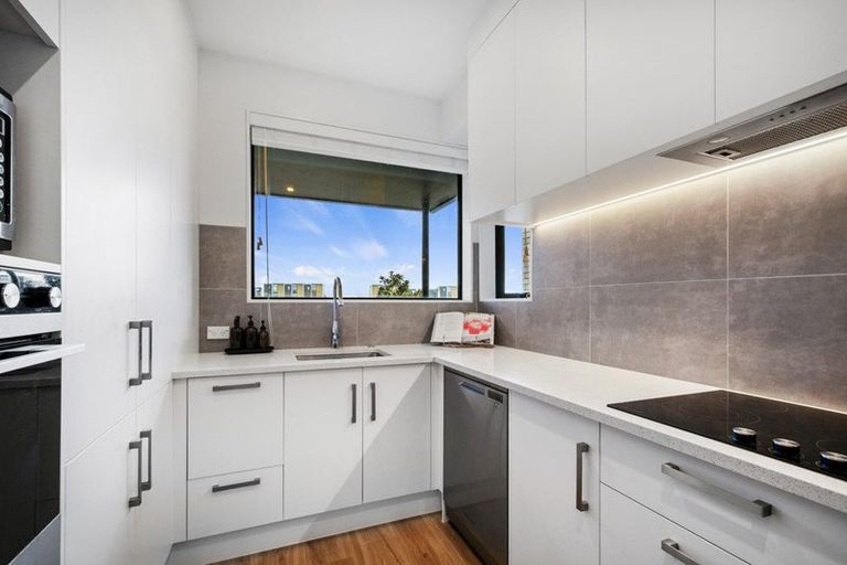 Photo of property in 31 Peihana Road, Hobsonville, Auckland, 0616