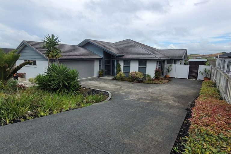 Photo of property in 32 Ara Hills Drive, Wainui, Silverdale, 0992