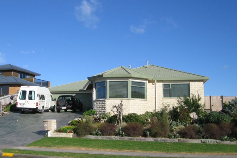 Photo of property in 16 Barrett Drive, Waikanae Beach, Waikanae, 5036