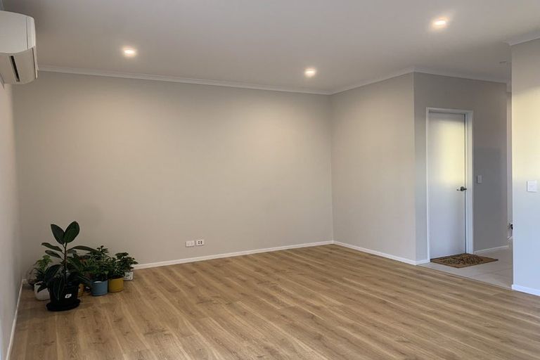 Photo of property in 5/4 Matimati Place, Hobsonville, Auckland, 0616