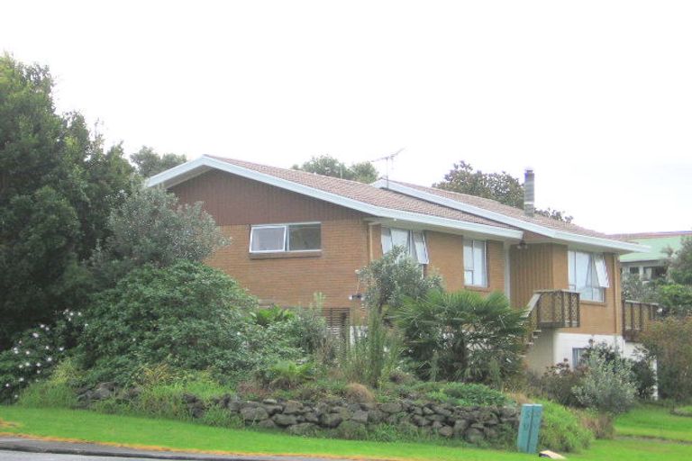 Photo of property in 92 Rosario Crescent, Red Beach, 0932