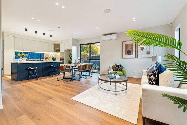 Photo of property in 22c Gulf Crest, Bucklands Beach, Auckland, 2012