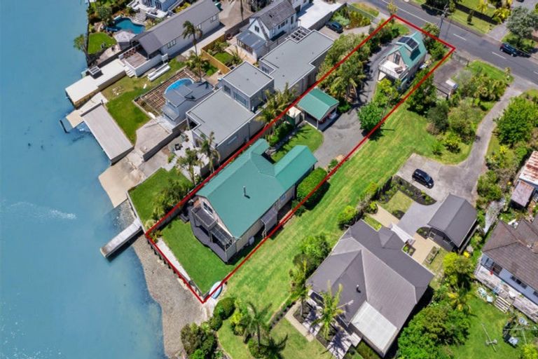 Photo of property in 38 The Terrace, Herald Island, Auckland, 0618