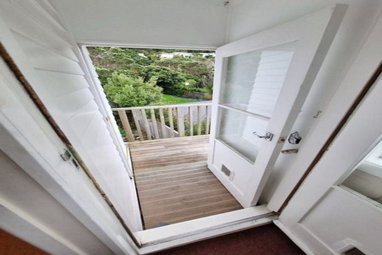 Photo of property in 12 Huntingdon Street, Northland, Wellington, 6012