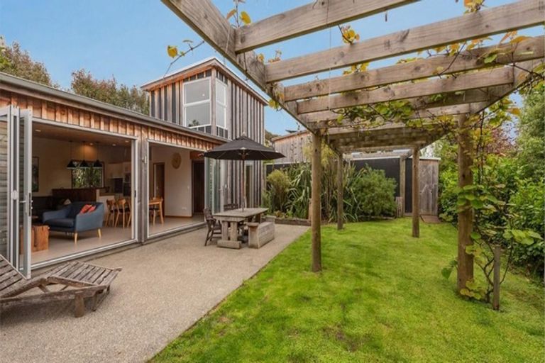 Photo of property in 29a Greenaway Road, Waikanae, 5036