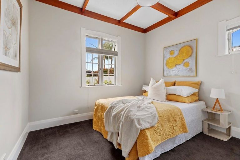Photo of property in 24 Norwood Road, Bayswater, Auckland, 0622