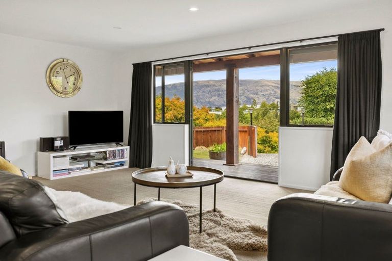 Photo of property in 5 Trevathan Lane, Wanaka, 9305
