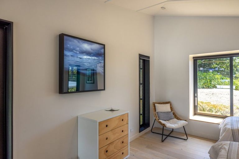 Photo of property in 70 Queens Drive, Oneroa, Waiheke Island, 1081