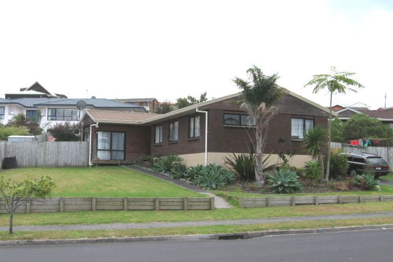 Photo of property in 100 West Harbour Drive, West Harbour, Auckland, 0618