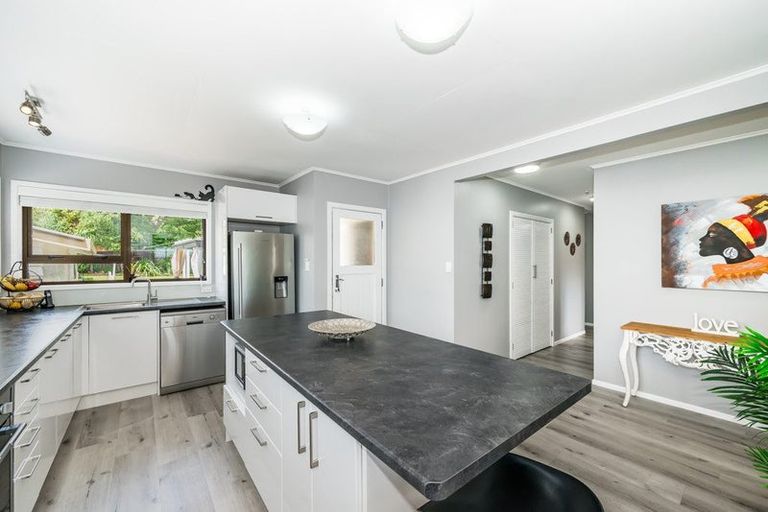 Photo of property in 42 Kaitawa Crescent, Paraparaumu, 5032