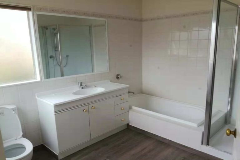 Photo of property in 36a Crichton Terrace, Hauraki, Auckland, 0622