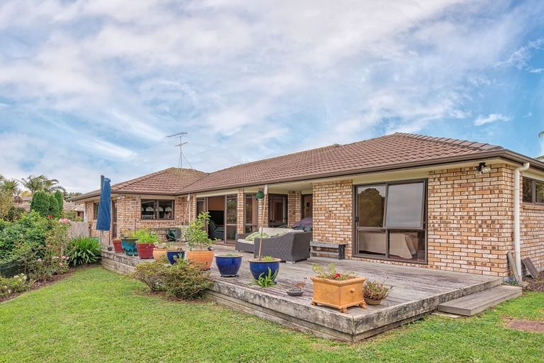 Photo of property in 16 Waimarino Road, Weymouth, Auckland, 2103