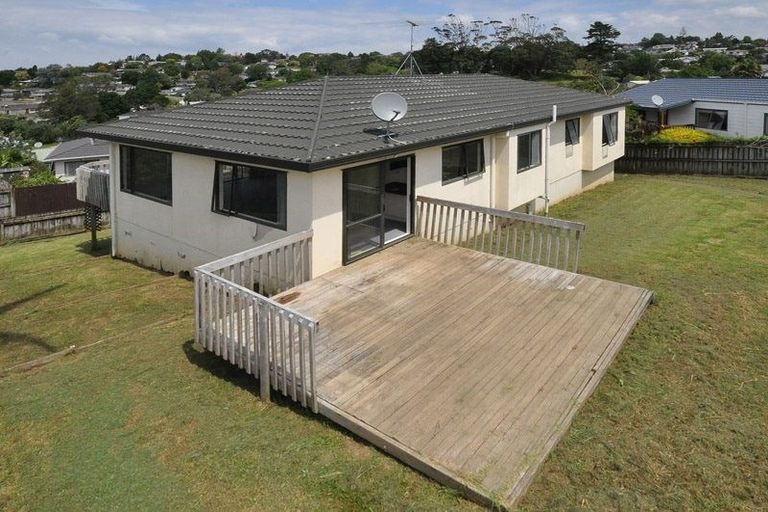 Photo of property in 9 Breenagh Place, Massey, Auckland, 0614