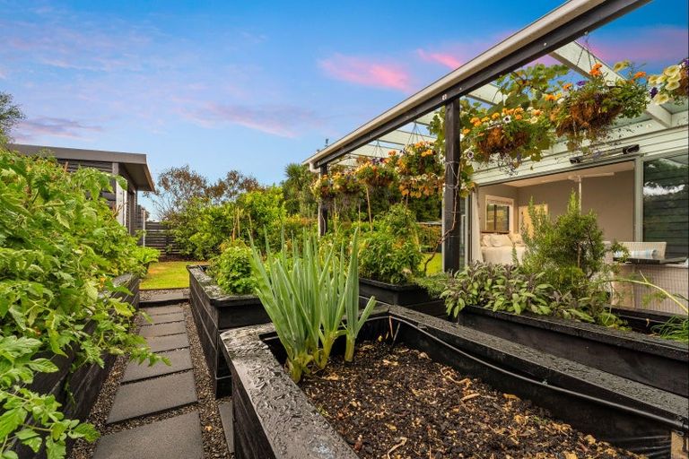 Photo of property in 4 Taumata Road, Omaha, Warkworth, 0986