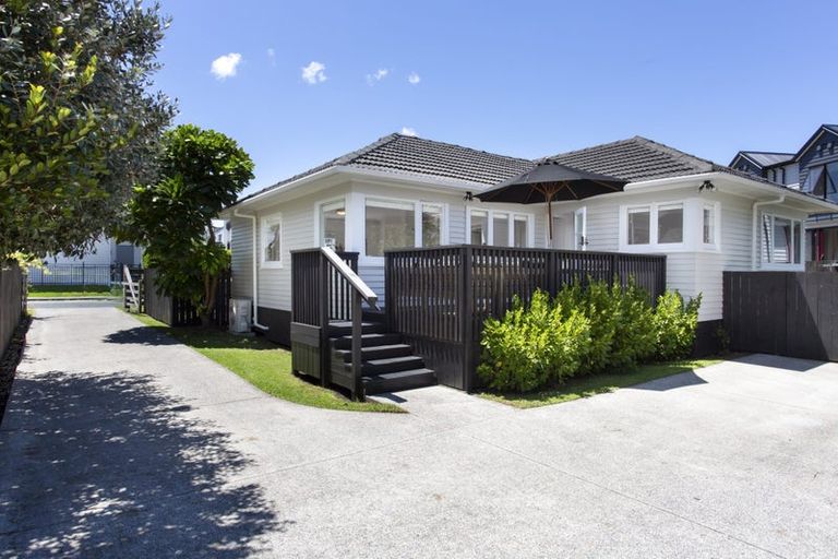 Photo of property in 58 Kervil Avenue, Te Atatu Peninsula, Auckland, 0610